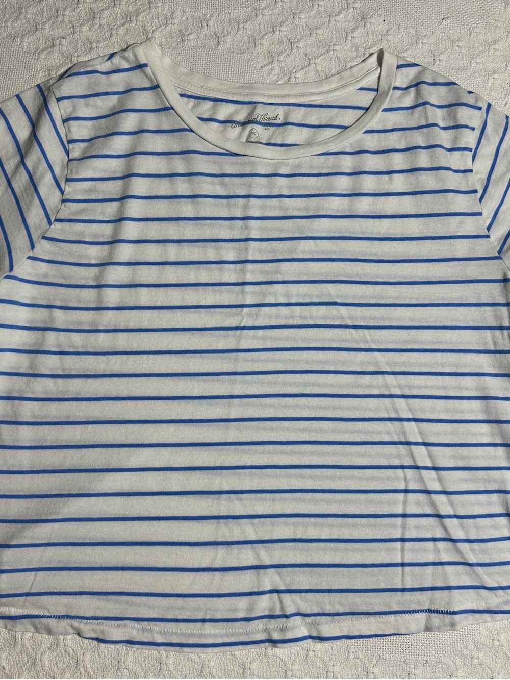 Universal Thread White and Blue Striped Short Sleeve Tee - XXL